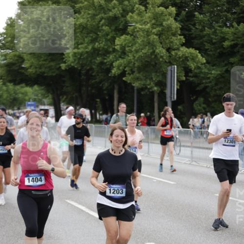 29.06.2025 - hella hamburg halbmarathon Jannik Wohlers http://msf.ph/oto/8150449 29.06.2025 10:50:43 Lombardsbrücke 1203, 1208, 1404, 1478, 2202, 2358, 2380, 2859, 3934, 4156, 4652, 4713, 4920, 5286, 5289, 5530, 7012, 7141, 7770, 7771, 7825, 8410, 9166, 9167, 10552, 11052, 11252, 11608, 11609, 11971, 12301, 13522, 14010, 14127, 14152, 15250, 15464, 16427, 16727, 16729, 16928, 17079, 17295, 19098 meine-sportfotos.de