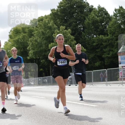 29.06.2025 - hella hamburg halbmarathon Jannik Wohlers http://msf.ph/oto/8150453 29.06.2025 10:13:50 Lombardsbrücke 1194, 1890, 3939, 4032, 4962, 6089, 6287, 7209, 7442, 7840, 7991, 8001, 8057, 8409, 8892, 9845, 9886, 11987, 12938, 13237, 13285, 13788, 14488, 15840, 16126, 18236, 18239 meine-sportfotos.de