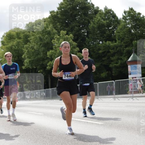 29.06.2025 - hella hamburg halbmarathon Jannik Wohlers http://msf.ph/oto/8150460 29.06.2025 10:13:50 Lombardsbrücke 1194, 1890, 3939, 4032, 4962, 6089, 6287, 7209, 7442, 7840, 7991, 8001, 8057, 8409, 8892, 9845, 9886, 11987, 12938, 13237, 13285, 13788, 14488, 15840, 16126, 18236, 18239 meine-sportfotos.de