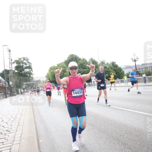 29.06.2025 - hella hamburg halbmarathon Jannik Wohlers http://msf.ph/oto/8150463 29.06.2025 10:23:49 Lombardsbrücke 1005, 1009, 1389, 2132, 2477, 3013, 3185, 3285, 3579, 4162, 4684, 4719, 4993, 5039, 5260, 5954, 6478, 6524, 6526, 7426, 7528, 7920, 8167, 8187, 8297, 9063, 11306, 11347, 12210, 13711, 14433, 14439, 14824, 15352, 15456, 16345, 16861, 17147, 17262, 17414, 17559, 17560, 18109, 18132, 18210 meine-sportfotos.de