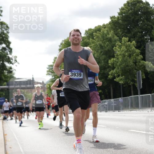 29.06.2025 - hella hamburg halbmarathon Jannik Wohlers http://msf.ph/oto/8150475 29.06.2025 10:13:51 Lombardsbrücke 1194, 1890, 3939, 4032, 4962, 6089, 6287, 7209, 7442, 7840, 7991, 8001, 8057, 8409, 8892, 9845, 9886, 11987, 12938, 13237, 13285, 13788, 14488, 15840, 16126, 18236, 18239 meine-sportfotos.de