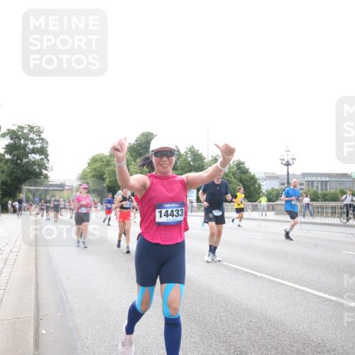 29.06.2025 - hella hamburg halbmarathon Jannik Wohlers http://msf.ph/oto/8150477 29.06.2025 10:23:50 Lombardsbrücke 1005, 1009, 1389, 2132, 2477, 3013, 3185, 3285, 3579, 4162, 4684, 4719, 4993, 5039, 5954, 6478, 6524, 6526, 7426, 7528, 7920, 8167, 8187, 8297, 9063, 11306, 11347, 12210, 13711, 14433, 14439, 14824, 15352, 15456, 16345, 16861, 17147, 17262, 17414, 17559, 17560, 18077, 18109, 18132, 18210 meine-sportfotos.de