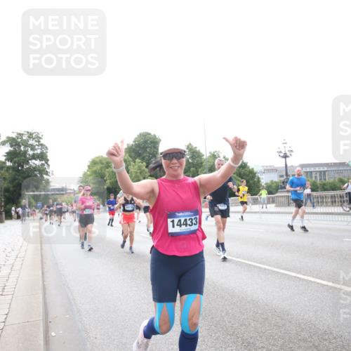 29.06.2025 - hella hamburg halbmarathon Jannik Wohlers http://msf.ph/oto/8150486 29.06.2025 10:23:50 Lombardsbrücke 1005, 1009, 1389, 2132, 2477, 3013, 3185, 3285, 3579, 4162, 4684, 4719, 4993, 5039, 5954, 6478, 6524, 6526, 7426, 7528, 7920, 8167, 8187, 8297, 9063, 11306, 11347, 12210, 13711, 14433, 14439, 14824, 15352, 15456, 16345, 16861, 17147, 17262, 17414, 17559, 17560, 18077, 18109, 18132, 18210 meine-sportfotos.de