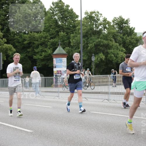 29.06.2025 - hella hamburg halbmarathon Jannik Wohlers http://msf.ph/oto/8150508 29.06.2025 10:50:50 Lombardsbrücke 1203, 1404, 1478, 1617, 2202, 2380, 3934, 4156, 4652, 4713, 4920, 5286, 5289, 5357, 5530, 6961, 7012, 7770, 7771, 8040, 8410, 8672, 9166, 9167, 11034, 11052, 11252, 11608, 11609, 11971, 12301, 14127, 14152, 16258, 16427, 16633, 16678, 16928, 17079, 19098 meine-sportfotos.de