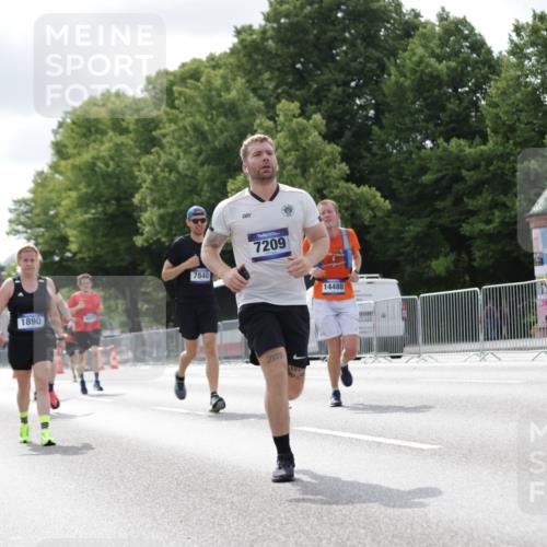 29.06.2025 - hella hamburg halbmarathon Jannik Wohlers http://msf.ph/oto/8150511 29.06.2025 10:13:55 Lombardsbrücke 3756, 3939, 4032, 6028, 6083, 6089, 6366, 7209, 7442, 7840, 7991, 8001, 8057, 8409, 8892, 9845, 10224, 12467, 12938, 13237, 13285, 14488, 16126 meine-sportfotos.de