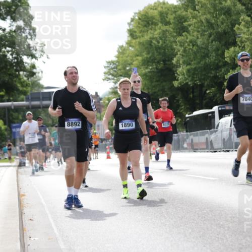 29.06.2025 - hella hamburg halbmarathon Jannik Wohlers http://msf.ph/oto/8150514 29.06.2025 10:13:55 Lombardsbrücke 3756, 3939, 4032, 6028, 6083, 6089, 6366, 7209, 7442, 7840, 7991, 8001, 8057, 8409, 8892, 9845, 10224, 12467, 12938, 13237, 13285, 14488, 16126 meine-sportfotos.de