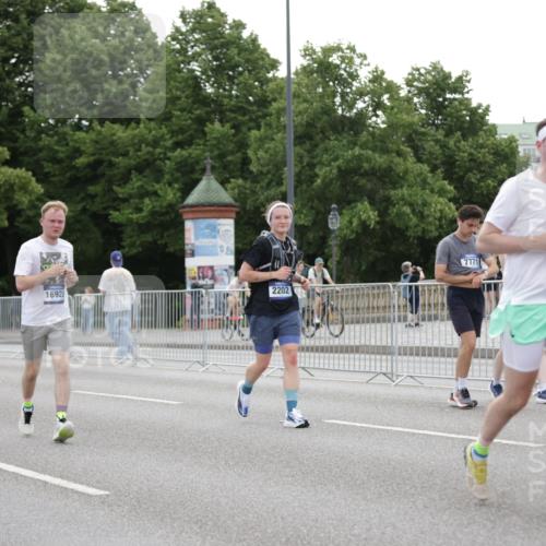29.06.2025 - hella hamburg halbmarathon Jannik Wohlers http://msf.ph/oto/8150515 29.06.2025 10:50:50 Lombardsbrücke 1203, 1404, 1478, 1617, 2202, 2380, 3934, 4156, 4652, 4713, 4920, 5286, 5289, 5357, 5530, 6961, 7012, 7770, 7771, 8040, 8410, 8672, 9166, 9167, 11034, 11052, 11252, 11608, 11609, 11971, 12301, 14127, 14152, 16258, 16427, 16633, 16678, 16928, 17079, 19098 meine-sportfotos.de