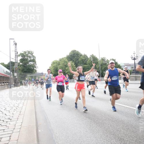 29.06.2025 - hella hamburg halbmarathon Jannik Wohlers http://msf.ph/oto/8150536 29.06.2025 10:23:51 Lombardsbrücke 1005, 1009, 1389, 2132, 2477, 3013, 3185, 3285, 3579, 4162, 4684, 4719, 4993, 5039, 5954, 6478, 6524, 6526, 7426, 7528, 7920, 7975, 8167, 8187, 8297, 9063, 11306, 11347, 12210, 13711, 14433, 14439, 14824, 15352, 15456, 16345, 16861, 17147, 17262, 17414, 17559, 17560, 18077, 18109, 18132, 18210 meine-sportfotos.de