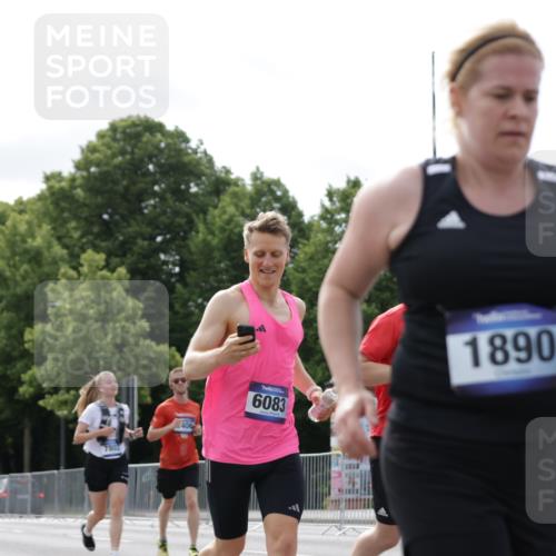 29.06.2025 - hella hamburg halbmarathon Jannik Wohlers http://msf.ph/oto/8150565 29.06.2025 10:14:00 Lombardsbrücke 1406, 2494, 3020, 3756, 3939, 5670, 6028, 6083, 6089, 6366, 7209, 7442, 7802, 7840, 7991, 8001, 8409, 8892, 9845, 10224, 12467, 13237, 13285, 14488, 16126 meine-sportfotos.de