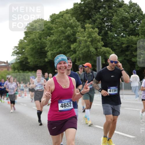 29.06.2025 - hella hamburg halbmarathon Jannik Wohlers http://msf.ph/oto/8150567 29.06.2025 10:50:53 Lombardsbrücke 1203, 1404, 1478, 1617, 2202, 2380, 2484, 2485, 3934, 4156, 4652, 4713, 4878, 4920, 5357, 5394, 5530, 6961, 7012, 7769, 8040, 8410, 8672, 9166, 9167, 9582, 9583, 9763, 11034, 11575, 11608, 11609, 11971, 12301, 13079, 14127, 14152, 15776, 16258, 16427, 16633, 16678, 16928, 17079, 19098, 19106 meine-sportfotos.de