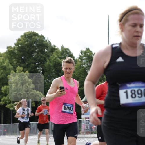 29.06.2025 - hella hamburg halbmarathon Jannik Wohlers http://msf.ph/oto/8150569 29.06.2025 10:14:00 Lombardsbrücke 1406, 2494, 3020, 3756, 3939, 5670, 6028, 6083, 6089, 6366, 7209, 7442, 7802, 7840, 7991, 8001, 8409, 8892, 9845, 10224, 12467, 13237, 13285, 14488, 16126 meine-sportfotos.de