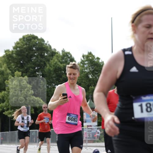 29.06.2025 - hella hamburg halbmarathon Jannik Wohlers http://msf.ph/oto/8150573 29.06.2025 10:14:01 Lombardsbrücke 1406, 2494, 3020, 3756, 3939, 5670, 6028, 6083, 6089, 6366, 7209, 7442, 7802, 7840, 7991, 8001, 8409, 8892, 9845, 10224, 12467, 13237, 13285, 14488, 16126 meine-sportfotos.de