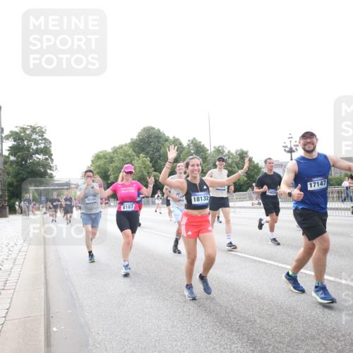 29.06.2025 - hella hamburg halbmarathon Jannik Wohlers http://msf.ph/oto/8150577 29.06.2025 10:23:51 Lombardsbrücke 1005, 1009, 1389, 2132, 2477, 3013, 3185, 3285, 3579, 4162, 4684, 4719, 4993, 5039, 5954, 6478, 6524, 6526, 7426, 7528, 7920, 7975, 8167, 8187, 8297, 9063, 11306, 11347, 12210, 13711, 14433, 14439, 14824, 15352, 15456, 16345, 16861, 17147, 17262, 17414, 17559, 17560, 18077, 18109, 18132, 18210 meine-sportfotos.de