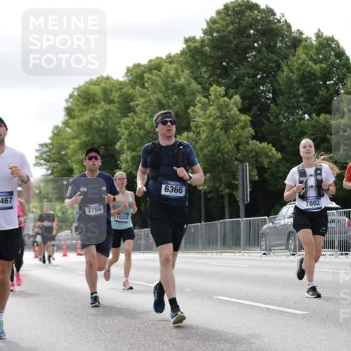 29.06.2025 - hella hamburg halbmarathon Jannik Wohlers http://msf.ph/oto/8150584 29.06.2025 10:14:02 Lombardsbrücke 1406, 2494, 2990, 3020, 3756, 3834, 3939, 5670, 6028, 6083, 6089, 6366, 7209, 7442, 7802, 7840, 7991, 8147, 8409, 8892, 9845, 10224, 12467, 13237, 13285, 14488, 16126 meine-sportfotos.de
