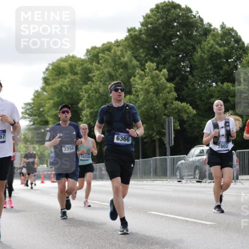 29.06.2025 - hella hamburg halbmarathon Jannik Wohlers http://msf.ph/oto/8150589 29.06.2025 10:14:02 Lombardsbrücke 1406, 2494, 2990, 3020, 3756, 3834, 3939, 5670, 6028, 6083, 6089, 6366, 7209, 7442, 7802, 7840, 7991, 8147, 8409, 8892, 9845, 10224, 12467, 13237, 13285, 14488, 16126 meine-sportfotos.de
