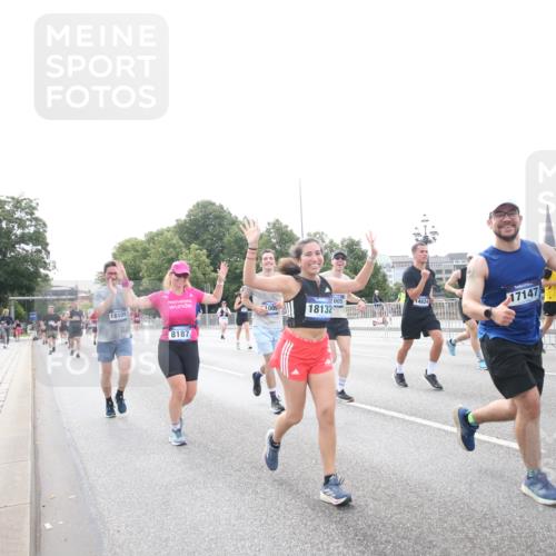 29.06.2025 - hella hamburg halbmarathon Jannik Wohlers http://msf.ph/oto/8150592 29.06.2025 10:23:52 Lombardsbrücke 1005, 1009, 1064, 1389, 2132, 2477, 3185, 3285, 3579, 4162, 4464, 4684, 4719, 4993, 5039, 5954, 6478, 6524, 6526, 7528, 7920, 7975, 8167, 8187, 8297, 9063, 11306, 11347, 12210, 13573, 13711, 14433, 14439, 14824, 15352, 15456, 16345, 16861, 17147, 17262, 17414, 17559, 17560, 18077, 18109, 18132, 18210 meine-sportfotos.de