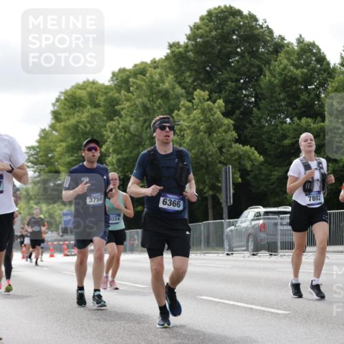 29.06.2025 - hella hamburg halbmarathon Jannik Wohlers http://msf.ph/oto/8150601 29.06.2025 10:14:02 Lombardsbrücke 1406, 2494, 2990, 3020, 3756, 3834, 3939, 5670, 6028, 6083, 6089, 6366, 7209, 7442, 7802, 7840, 7991, 8147, 8409, 8892, 9845, 10224, 12467, 13237, 13285, 14488, 16126 meine-sportfotos.de