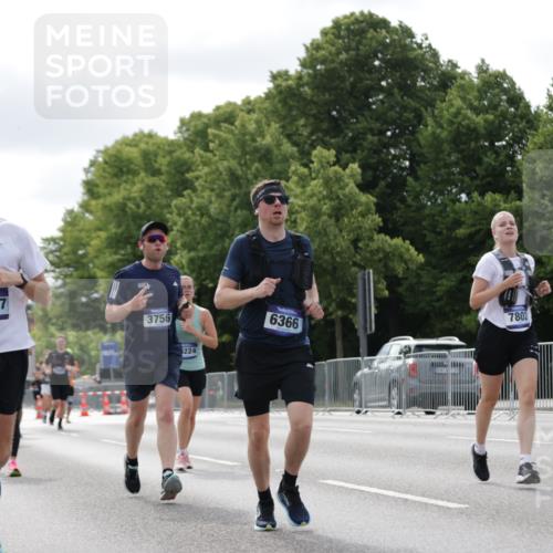 29.06.2025 - hella hamburg halbmarathon Jannik Wohlers http://msf.ph/oto/8150604 29.06.2025 10:14:02 Lombardsbrücke 1406, 2494, 2990, 3020, 3756, 3834, 3939, 5670, 6028, 6083, 6089, 6366, 7209, 7442, 7802, 7840, 7991, 8147, 8409, 8892, 9845, 10224, 12467, 13237, 13285, 14488, 16126 meine-sportfotos.de