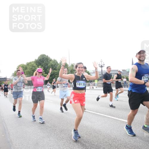 29.06.2025 - hella hamburg halbmarathon Jannik Wohlers http://msf.ph/oto/8150607 29.06.2025 10:23:52 Lombardsbrücke 1005, 1009, 1064, 1389, 2132, 2477, 3185, 3285, 3579, 4162, 4464, 4684, 4719, 4993, 5039, 5954, 6478, 6524, 6526, 7528, 7920, 7975, 8167, 8187, 8297, 9063, 11306, 11347, 12210, 13573, 13711, 14433, 14439, 14824, 15352, 15456, 16345, 16861, 17147, 17262, 17414, 17559, 17560, 18077, 18109, 18132, 18210 meine-sportfotos.de