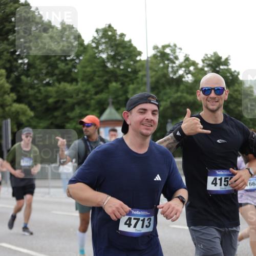 29.06.2025 - hella hamburg halbmarathon Jannik Wohlers http://msf.ph/oto/8150608 29.06.2025 10:50:55 Lombardsbrücke 1478, 1617, 2202, 2380, 2484, 2485, 3934, 4156, 4652, 4713, 4878, 4920, 5357, 5394, 5530, 6961, 7012, 7769, 8040, 8410, 8672, 9166, 9167, 9582, 9583, 9763, 11034, 11575, 11608, 11609, 13079, 14127, 14152, 15776, 16258, 16427, 16633, 16642, 16678, 16928, 17079, 19098, 19106 meine-sportfotos.de