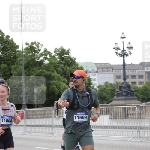 29.06.2025 - hella hamburg halbmarathon Jannik Wohlers http://msf.ph/oto/8150630 29.06.2025 10:50:57 Lombardsbrücke 1478, 1617, 2202, 2380, 2484, 2485, 4156, 4652, 4713, 4808, 4878, 4920, 5357, 5394, 5530, 6091, 6961, 7012, 7769, 7871, 8040, 8410, 8672, 9166, 9167, 9582, 9583, 9763, 11034, 11268, 11575, 11608, 11609, 13079, 13598, 13710, 14152, 15092, 15776, 16258, 16427, 16633, 16642, 16678, 16928, 17079, 19098, 19106 meine-sportfotos.de