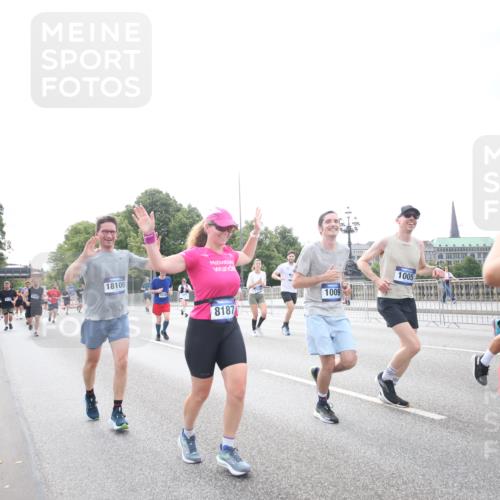 29.06.2025 - hella hamburg halbmarathon Jannik Wohlers http://msf.ph/oto/8150635 29.06.2025 10:23:52 Lombardsbrücke 1005, 1009, 1064, 1389, 2132, 2477, 3185, 3285, 3579, 4162, 4464, 4684, 4719, 4993, 5039, 5954, 6478, 6524, 6526, 7528, 7920, 7975, 8167, 8187, 8297, 9063, 11306, 11347, 12210, 13573, 13711, 14433, 14439, 14824, 15352, 15456, 16345, 16861, 17147, 17262, 17414, 17559, 17560, 18077, 18109, 18132, 18210 meine-sportfotos.de