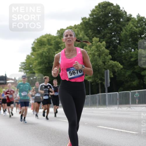 29.06.2025 - hella hamburg halbmarathon Jannik Wohlers http://msf.ph/oto/8150636 29.06.2025 10:14:05 Lombardsbrücke 1406, 1728, 2494, 2990, 3020, 3154, 3756, 3834, 5670, 6028, 6083, 6089, 6366, 7209, 7802, 7840, 8147, 8409, 8892, 10224, 10610, 12467, 12901, 13237, 14488, 16036, 16126, 16167, 16287, 16288, 17975 meine-sportfotos.de