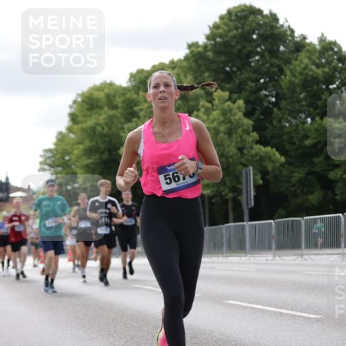 29.06.2025 - hella hamburg halbmarathon Jannik Wohlers http://msf.ph/oto/8150641 29.06.2025 10:14:05 Lombardsbrücke 1406, 1728, 2494, 2990, 3020, 3154, 3756, 3834, 5670, 6028, 6083, 6089, 6366, 7209, 7802, 7840, 8147, 8409, 8892, 10224, 10610, 12467, 12901, 13237, 14488, 16036, 16126, 16167, 16287, 16288, 17975 meine-sportfotos.de