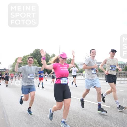 29.06.2025 - hella hamburg halbmarathon Jannik Wohlers http://msf.ph/oto/8150647 29.06.2025 10:23:53 Lombardsbrücke 1005, 1009, 1064, 1389, 2132, 2477, 3185, 3285, 3579, 3786, 4162, 4464, 4684, 4719, 4993, 6478, 6524, 6526, 7528, 7920, 7975, 8167, 8187, 8297, 9063, 11306, 12210, 13380, 13573, 13711, 14143, 14433, 14439, 14824, 15352, 15456, 16345, 16861, 17147, 17262, 17414, 17559, 17560, 18077, 18109, 18132, 18210 meine-sportfotos.de
