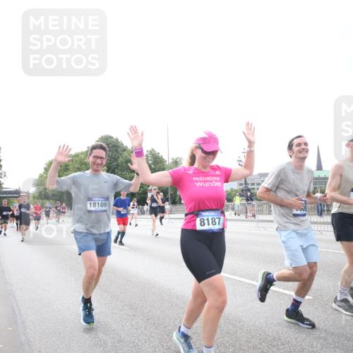 29.06.2025 - hella hamburg halbmarathon Jannik Wohlers http://msf.ph/oto/8150662 29.06.2025 10:23:53 Lombardsbrücke 1005, 1009, 1064, 1389, 2132, 2477, 3185, 3285, 3579, 3786, 4162, 4464, 4684, 4719, 4993, 6478, 6524, 6526, 7528, 7920, 7975, 8167, 8187, 8297, 9063, 11306, 12210, 13380, 13573, 13711, 14143, 14433, 14439, 14824, 15352, 15456, 16345, 16861, 17147, 17262, 17414, 17559, 17560, 18077, 18109, 18132, 18210 meine-sportfotos.de