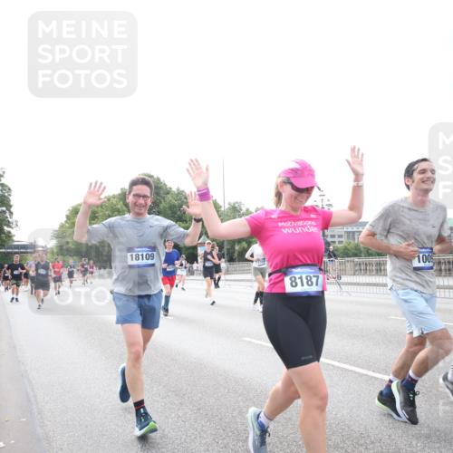 29.06.2025 - hella hamburg halbmarathon Jannik Wohlers http://msf.ph/oto/8150669 29.06.2025 10:23:53 Lombardsbrücke 1005, 1009, 1064, 1389, 2132, 2477, 3185, 3285, 3579, 3786, 4162, 4464, 4684, 4719, 4993, 6478, 6524, 6526, 7528, 7920, 7975, 8167, 8187, 8297, 9063, 11306, 12210, 13380, 13573, 13711, 14143, 14433, 14439, 14824, 15352, 15456, 16345, 16861, 17147, 17262, 17414, 17559, 17560, 18077, 18109, 18132, 18210 meine-sportfotos.de