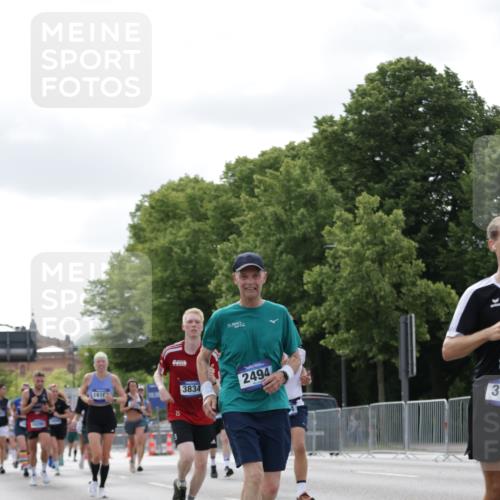 29.06.2025 - hella hamburg halbmarathon Jannik Wohlers http://msf.ph/oto/8150691 29.06.2025 10:14:08 Lombardsbrücke 1406, 1728, 2494, 2990, 3020, 3154, 3756, 3834, 5191, 5670, 6028, 6083, 6366, 7209, 7802, 7840, 8147, 9663, 10224, 10610, 12467, 12901, 13237, 13673, 14488, 15048, 16036, 16126, 16167, 16287, 16288, 16776, 17975 meine-sportfotos.de