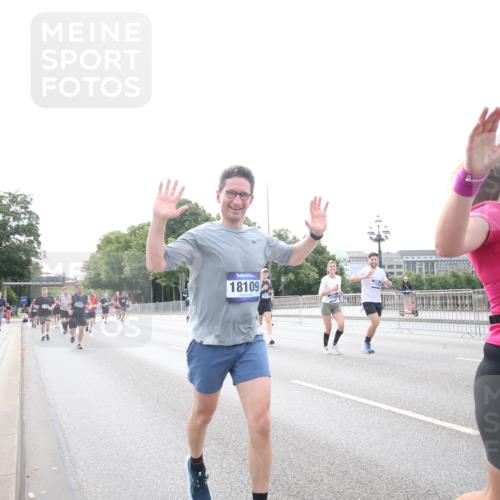 29.06.2025 - hella hamburg halbmarathon Jannik Wohlers http://msf.ph/oto/8150697 29.06.2025 10:23:53 Lombardsbrücke 1005, 1009, 1064, 1389, 2132, 2477, 3185, 3285, 3579, 3786, 4162, 4464, 4684, 4719, 4993, 6478, 6524, 6526, 7528, 7920, 7975, 8167, 8187, 8297, 9063, 11306, 12210, 13380, 13573, 13711, 14143, 14433, 14439, 14824, 15352, 15456, 16345, 16861, 17147, 17262, 17414, 17559, 17560, 18077, 18109, 18132, 18210 meine-sportfotos.de
