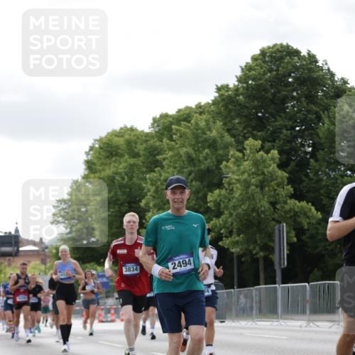29.06.2025 - hella hamburg halbmarathon Jannik Wohlers http://msf.ph/oto/8150700 29.06.2025 10:14:08 Lombardsbrücke 1406, 1728, 2494, 2990, 3020, 3154, 3756, 3834, 5191, 5670, 6028, 6083, 6366, 7209, 7802, 7840, 8147, 9663, 10224, 10610, 12467, 12901, 13237, 13673, 14488, 15048, 16036, 16126, 16167, 16287, 16288, 16776, 17975 meine-sportfotos.de