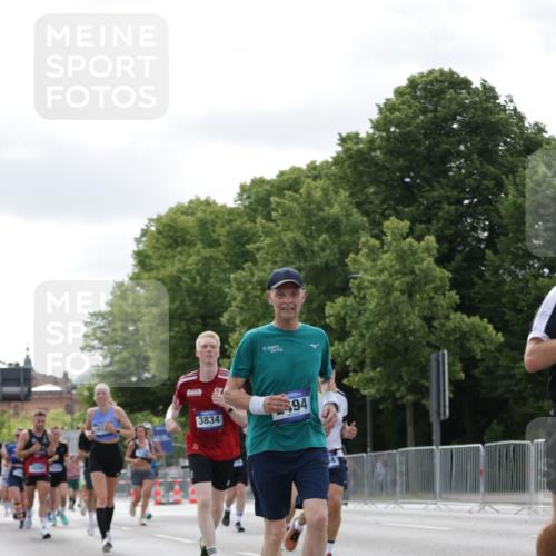 29.06.2025 - hella hamburg halbmarathon Jannik Wohlers http://msf.ph/oto/8150702 29.06.2025 10:14:08 Lombardsbrücke 1406, 1728, 2494, 2990, 3020, 3154, 3756, 3834, 5191, 5670, 6028, 6083, 6366, 7209, 7802, 7840, 8147, 9663, 10224, 10610, 12467, 12901, 13237, 13673, 14488, 15048, 16036, 16126, 16167, 16287, 16288, 16776, 17975 meine-sportfotos.de