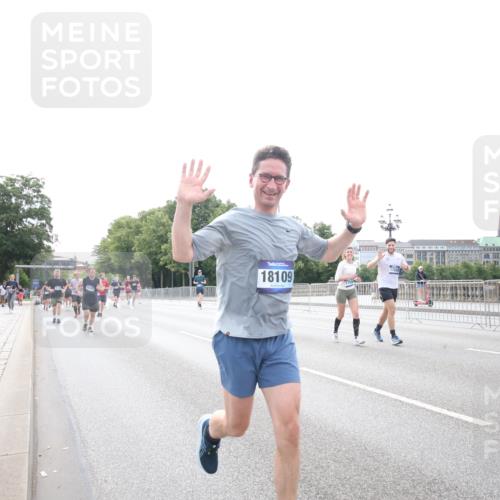 29.06.2025 - hella hamburg halbmarathon Jannik Wohlers http://msf.ph/oto/8150704 29.06.2025 10:23:53 Lombardsbrücke 1005, 1009, 1064, 1389, 2132, 2477, 3185, 3285, 3579, 3786, 4162, 4464, 4684, 4719, 4993, 6478, 6524, 6526, 7528, 7920, 7975, 8167, 8187, 8297, 9063, 11306, 12210, 13380, 13573, 13711, 14143, 14433, 14439, 14824, 15352, 15456, 16345, 16861, 17147, 17262, 17414, 17559, 17560, 18077, 18109, 18132, 18210 meine-sportfotos.de