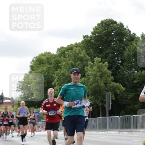 29.06.2025 - hella hamburg halbmarathon Jannik Wohlers http://msf.ph/oto/8150713 29.06.2025 10:14:08 Lombardsbrücke 1406, 1728, 2494, 2990, 3020, 3154, 3756, 3834, 5191, 5670, 6028, 6083, 6366, 7209, 7802, 7840, 8147, 9663, 10224, 10610, 12467, 12901, 13237, 13673, 14488, 15048, 16036, 16126, 16167, 16287, 16288, 16776, 17975 meine-sportfotos.de