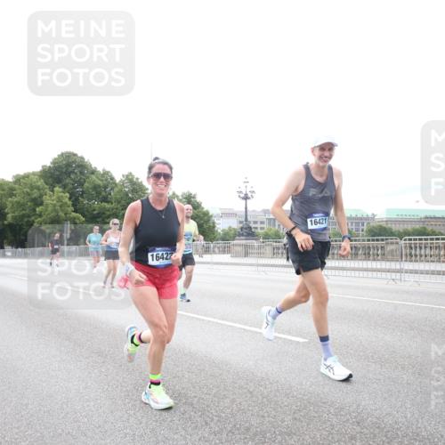 29.06.2025 - hella hamburg halbmarathon Jannik Wohlers http://msf.ph/oto/8150720 29.06.2025 10:24:58 Lombardsbrücke 1627, 2278, 3961, 3963, 5564, 5814, 6869, 8962, 9927, 10845, 10846, 11157, 11662, 13510, 13842, 14086, 15016, 15119, 16421, 16422 meine-sportfotos.de