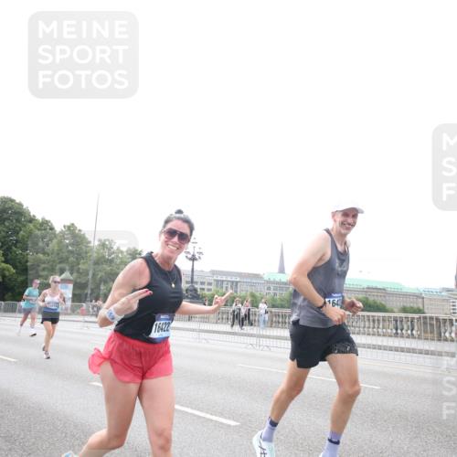 29.06.2025 - hella hamburg halbmarathon Jannik Wohlers http://msf.ph/oto/8150737 29.06.2025 10:24:59 Lombardsbrücke 1093, 1627, 2278, 3961, 3963, 5564, 5814, 6869, 8962, 9927, 10845, 10846, 11157, 11662, 13510, 13842, 14086, 15016, 15119, 15283, 16421, 16422 meine-sportfotos.de