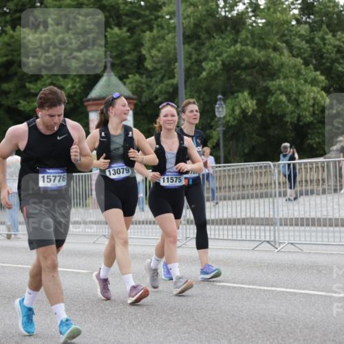 29.06.2025 - hella hamburg halbmarathon Jannik Wohlers http://msf.ph/oto/8150748 29.06.2025 10:51:02 Lombardsbrücke 1617, 1997, 2202, 2308, 2380, 2484, 2485, 2736, 2778, 4652, 4748, 4808, 4878, 5357, 5394, 5716, 5717, 6091, 6945, 6954, 6961, 7769, 7841, 7871, 7992, 8040, 8125, 8672, 9582, 9583, 9763, 10496, 11034, 11268, 11575, 11608, 11609, 11913, 12766, 13079, 13598, 13710, 13769, 15092, 15776, 16258, 16595, 16633, 16642, 16678, 16807, 16928, 19106 meine-sportfotos.de