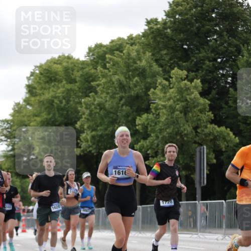 29.06.2025 - hella hamburg halbmarathon Jannik Wohlers http://msf.ph/oto/8150758 29.06.2025 10:14:11 Lombardsbrücke 1406, 1728, 2494, 2990, 3020, 3154, 3756, 3834, 5191, 5670, 5981, 6028, 6083, 6366, 7802, 8147, 8755, 9556, 9663, 9709, 10224, 10610, 12467, 12901, 13237, 13366, 13386, 13673, 13674, 15048, 16036, 16126, 16167, 16287, 16288, 16776, 17296, 17453, 17975 meine-sportfotos.de