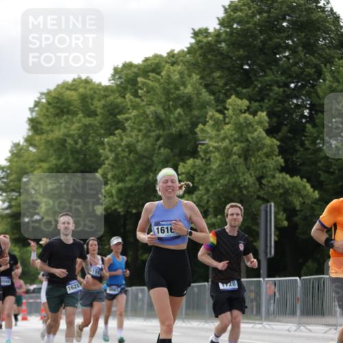 29.06.2025 - hella hamburg halbmarathon Jannik Wohlers http://msf.ph/oto/8150764 29.06.2025 10:14:11 Lombardsbrücke 1406, 1728, 2494, 2990, 3020, 3154, 3756, 3834, 5191, 5670, 5981, 6028, 6083, 6366, 7802, 8147, 8755, 9556, 9663, 9709, 10224, 10610, 12467, 12901, 13237, 13366, 13386, 13673, 13674, 15048, 16036, 16126, 16167, 16287, 16288, 16776, 17296, 17453, 17975 meine-sportfotos.de