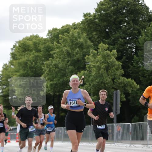 29.06.2025 - hella hamburg halbmarathon Jannik Wohlers http://msf.ph/oto/8150769 29.06.2025 10:14:11 Lombardsbrücke 1406, 1728, 2494, 2990, 3020, 3154, 3756, 3834, 5191, 5670, 5981, 6028, 6083, 6366, 7802, 8147, 8755, 9556, 9663, 9709, 10224, 10610, 12467, 12901, 13237, 13366, 13386, 13673, 13674, 15048, 16036, 16126, 16167, 16287, 16288, 16776, 17296, 17453, 17975 meine-sportfotos.de