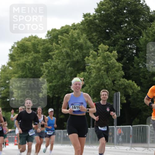 29.06.2025 - hella hamburg halbmarathon Jannik Wohlers http://msf.ph/oto/8150772 29.06.2025 10:14:11 Lombardsbrücke 1406, 1728, 2494, 2990, 3020, 3154, 3756, 3834, 5191, 5670, 5981, 6028, 6083, 6366, 7802, 8147, 8755, 9556, 9663, 9709, 10224, 10610, 12467, 12901, 13237, 13366, 13386, 13673, 13674, 15048, 16036, 16126, 16167, 16287, 16288, 16776, 17296, 17453, 17975 meine-sportfotos.de