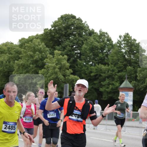29.06.2025 - hella hamburg halbmarathon Jannik Wohlers http://msf.ph/oto/8150779 29.06.2025 10:51:03 Lombardsbrücke 1617, 1997, 2202, 2308, 2380, 2484, 2485, 2736, 2778, 4652, 4748, 4808, 4878, 5291, 5357, 5394, 5716, 5717, 6091, 6885, 6945, 6954, 6961, 7769, 7841, 7871, 7992, 8040, 8125, 8672, 9340, 9582, 9583, 9763, 10496, 11034, 11268, 11575, 11608, 11609, 11913, 12766, 13079, 13598, 13710, 13769, 15092, 15776, 16258, 16595, 16633, 16642, 16678, 16807, 19106 meine-sportfotos.de