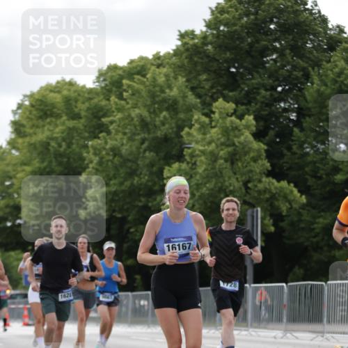 29.06.2025 - hella hamburg halbmarathon Jannik Wohlers http://msf.ph/oto/8150781 29.06.2025 10:14:11 Lombardsbrücke 1406, 1728, 2494, 2990, 3020, 3154, 3756, 3834, 5191, 5670, 5981, 6028, 6083, 6366, 7802, 8147, 8755, 9556, 9663, 9709, 10224, 10610, 12467, 12901, 13237, 13366, 13386, 13673, 13674, 15048, 16036, 16126, 16167, 16287, 16288, 16776, 17296, 17453, 17975 meine-sportfotos.de