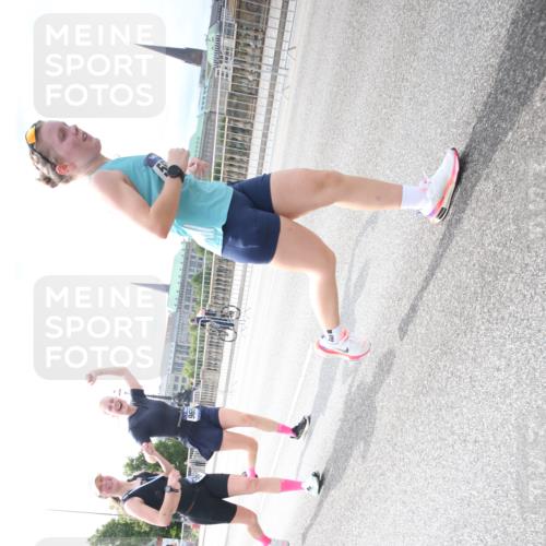 29.06.2025 - hella hamburg halbmarathon Jannik Wohlers http://msf.ph/oto/8150785 29.06.2025 10:27:54 Lombardsbrücke 3445, 5369, 5604, 7667, 8215, 8327, 9653, 9654, 13045, 13296, 13400, 14017, 14155, 15123, 18256, 18604, 19180 meine-sportfotos.de