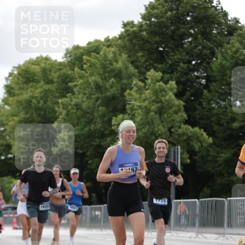 29.06.2025 - hella hamburg halbmarathon Jannik Wohlers http://msf.ph/oto/8150786 29.06.2025 10:14:11 Lombardsbrücke 1406, 1728, 2494, 2990, 3020, 3154, 3756, 3834, 5191, 5670, 5981, 6028, 6083, 6366, 7802, 8147, 8755, 9556, 9663, 9709, 10224, 10610, 12467, 12901, 13237, 13366, 13386, 13673, 13674, 15048, 16036, 16126, 16167, 16287, 16288, 16776, 17296, 17453, 17975 meine-sportfotos.de