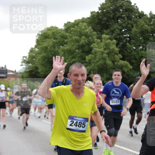 29.06.2025 - hella hamburg halbmarathon Jannik Wohlers http://msf.ph/oto/8150787 29.06.2025 10:51:03 Lombardsbrücke 1617, 1997, 2202, 2308, 2380, 2484, 2485, 2736, 2778, 4652, 4748, 4808, 4878, 5291, 5357, 5394, 5716, 5717, 6091, 6885, 6945, 6954, 6961, 7769, 7841, 7871, 7992, 8040, 8125, 8672, 9340, 9582, 9583, 9763, 10496, 11034, 11268, 11575, 11608, 11609, 11913, 12766, 13079, 13598, 13710, 13769, 15092, 15776, 16258, 16595, 16633, 16642, 16678, 16807, 19106 meine-sportfotos.de