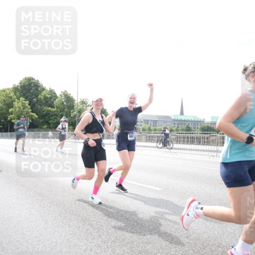 29.06.2025 - hella hamburg halbmarathon Jannik Wohlers http://msf.ph/oto/8150793 29.06.2025 10:27:54 Lombardsbrücke 3445, 5369, 5604, 7667, 8215, 8327, 9653, 9654, 13045, 13296, 13400, 14017, 14155, 15123, 18256, 18604, 19180 meine-sportfotos.de